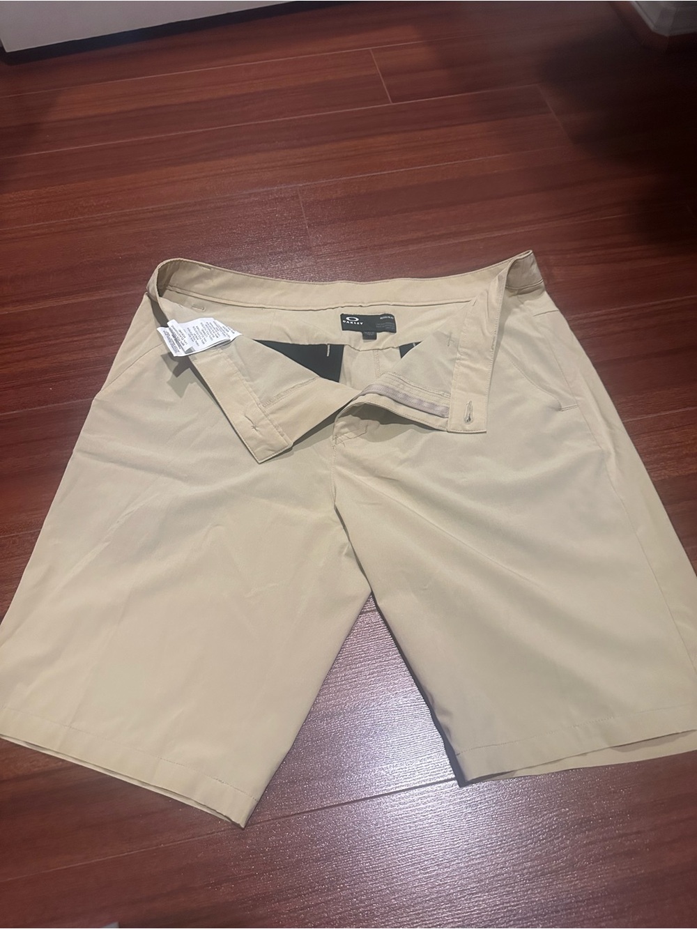 Oakley Men's Flat Front Tan Performance Shorts
